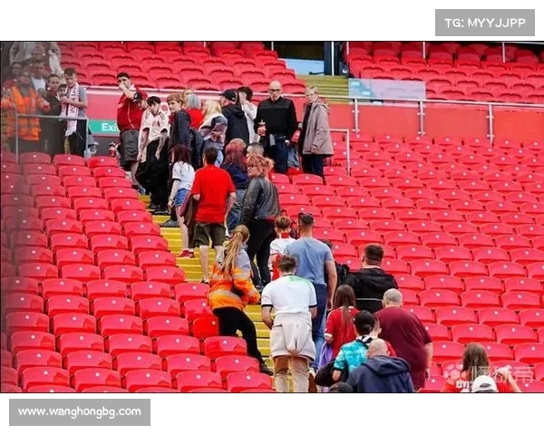 红军主场安菲尔德误报事件发生 球迷紧急疏散一度混乱